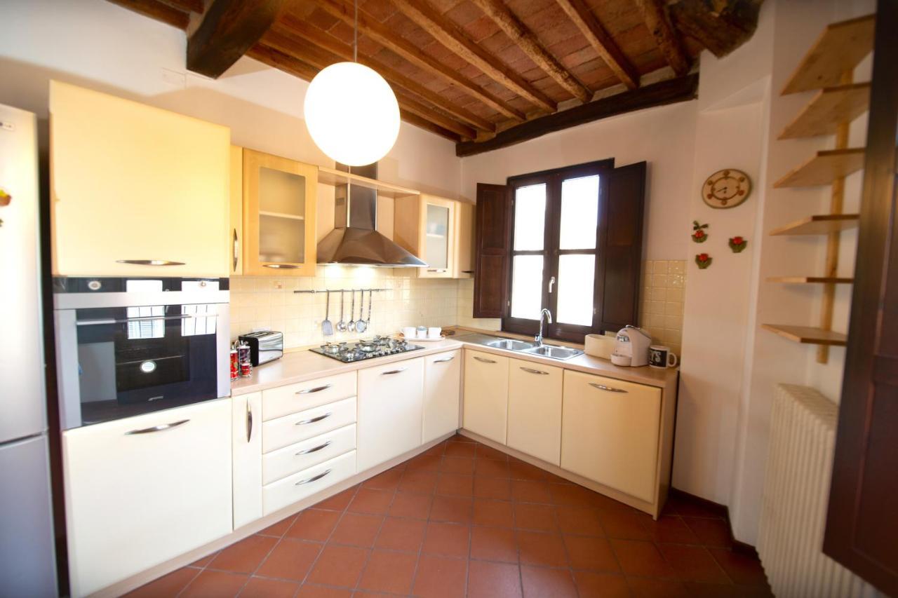 לוקה Serena Apartment, Cosy Close Center Town מראה חיצוני תמונה