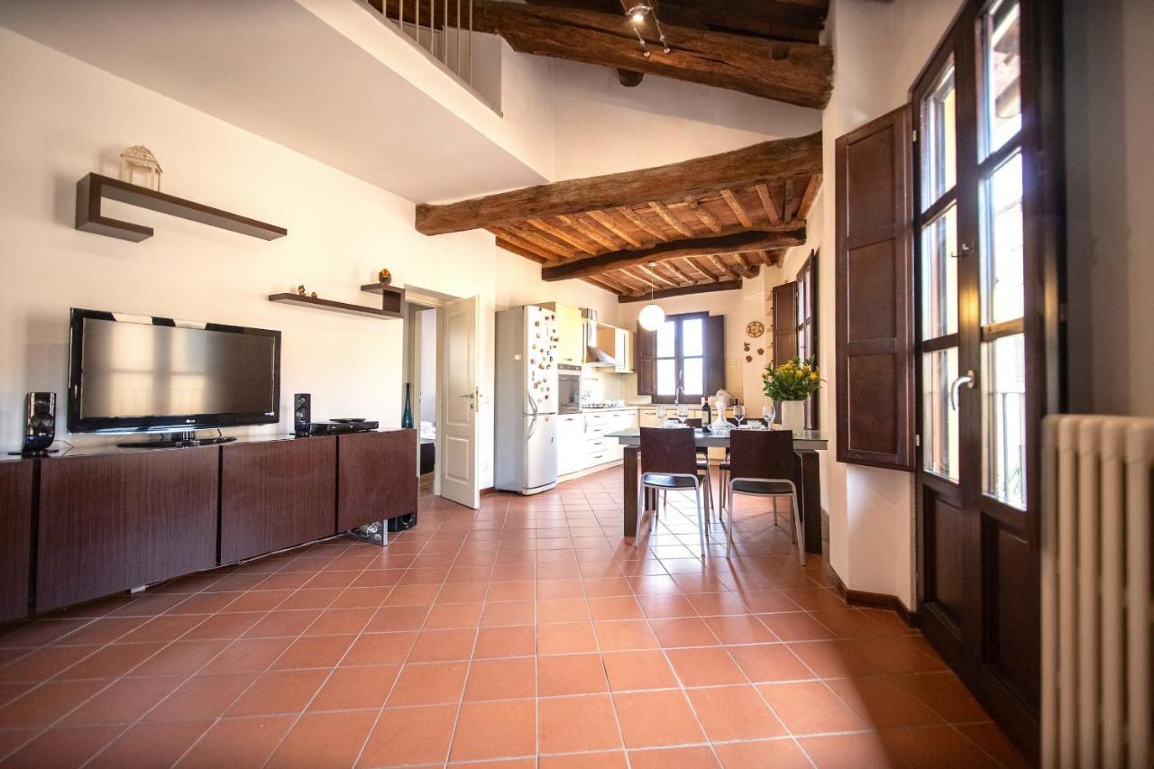 לוקה Serena Apartment, Cosy Close Center Town מראה חיצוני תמונה